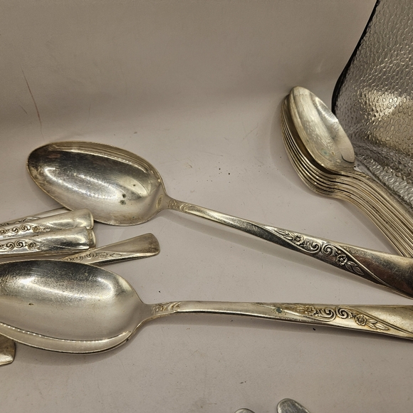 Revelation Silverplate Flatware 61 Piece Set IS Service For 8 Used Condition.  - Picture 13 of 15